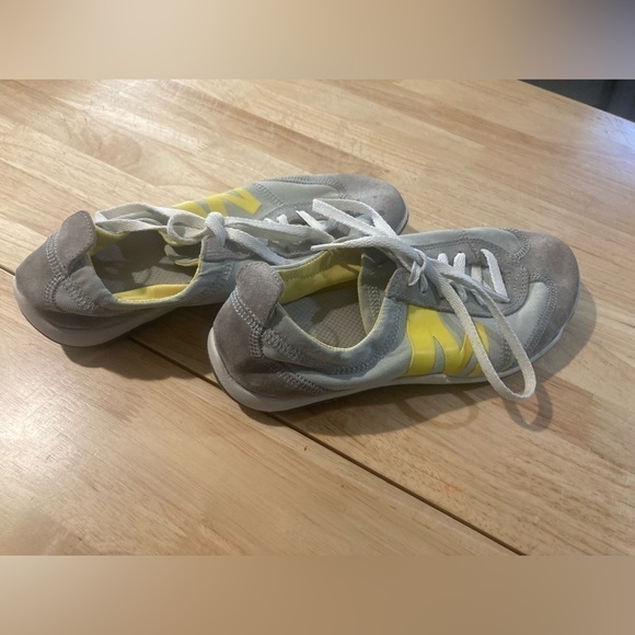 Merrell women’s ice performance footwear in size 5 1/2 in good condition - Picture 1 of 7